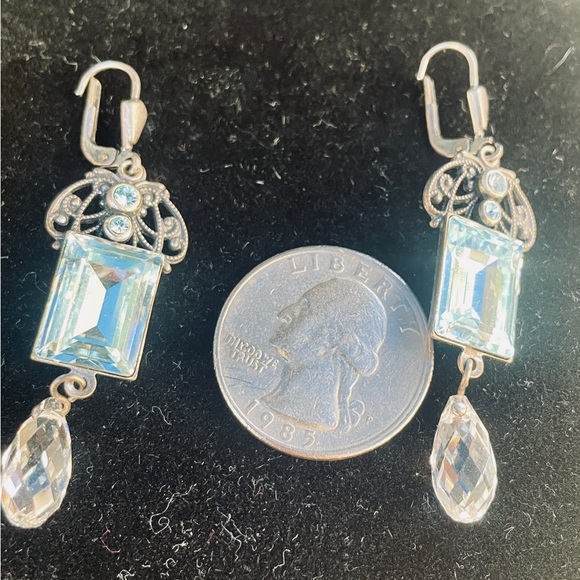 RARE: Vintage Swarovski Blue and White Crystal Victorian Style Drop Earrings. - Picture 3 of 3